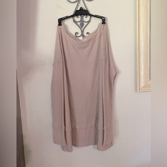 Final Price Drop 🔥 Free People NorthShoreThermal  Top , Side Splits Thumbholes - Picture 2 of 15